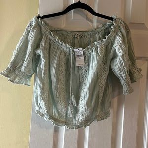 American Eagle short sleeved peasant shirt